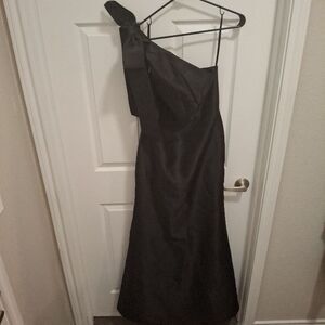 ALFRED SUNG Size 2 Black One Shoulder Bow Accent Maxi Formal Gown